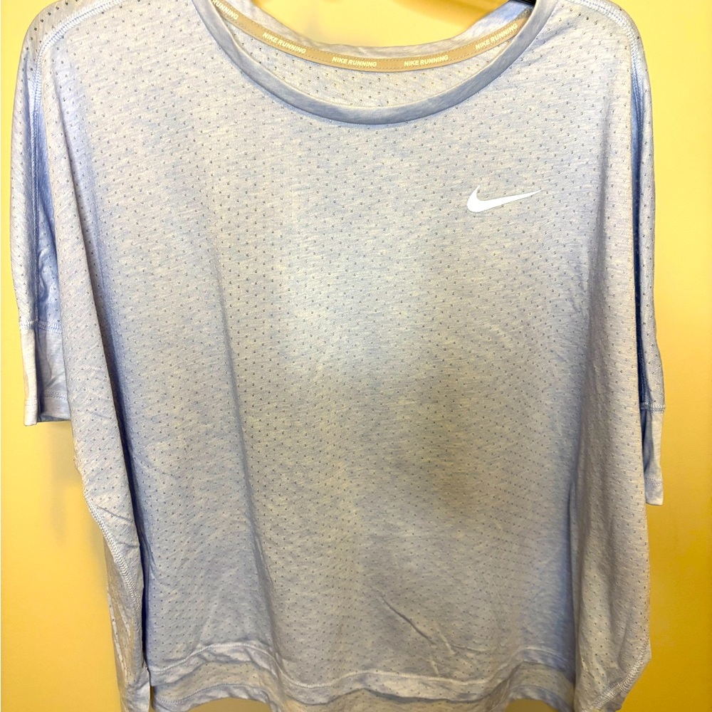 Nike Women Breathe Shirt. Size 2xl.
